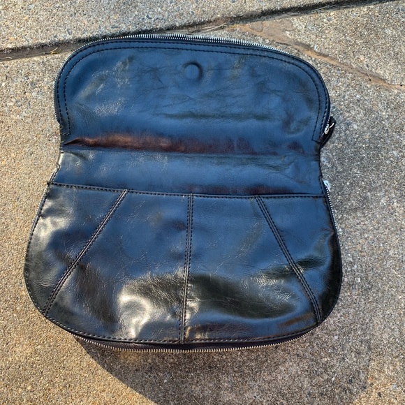 EUC Black Nine West Fold over, expanding clutch - Picture 3 of 8